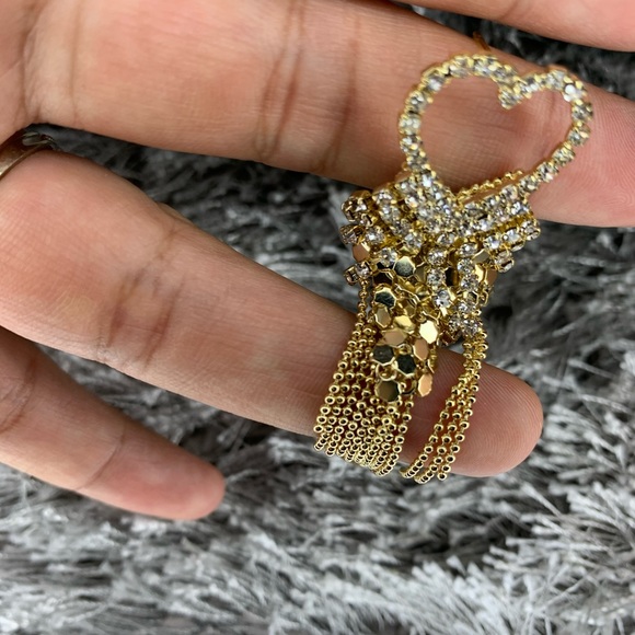 Champagne gold needle love tassel long earrings - Picture 15 of 15